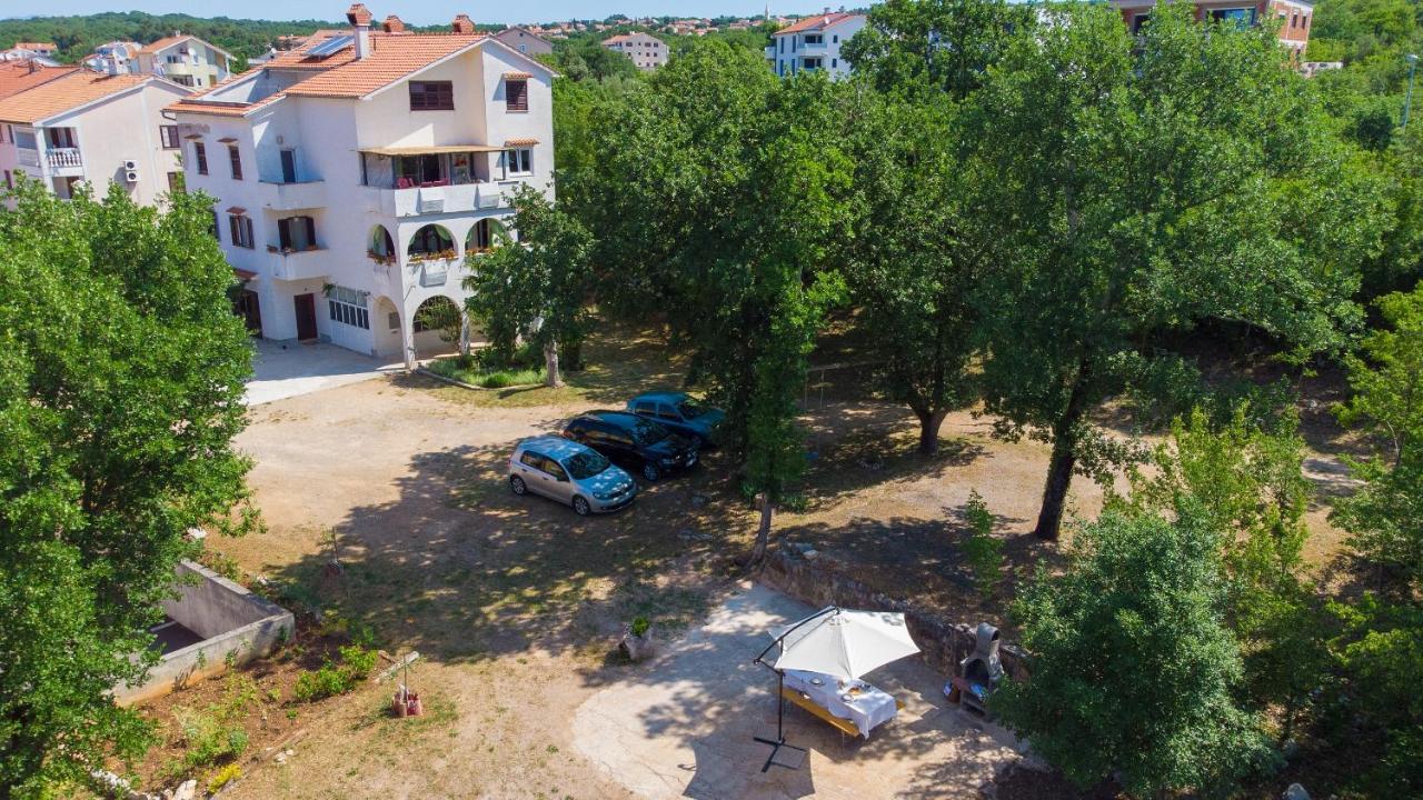 Apartman Mihael Малинска Экстерьер фото