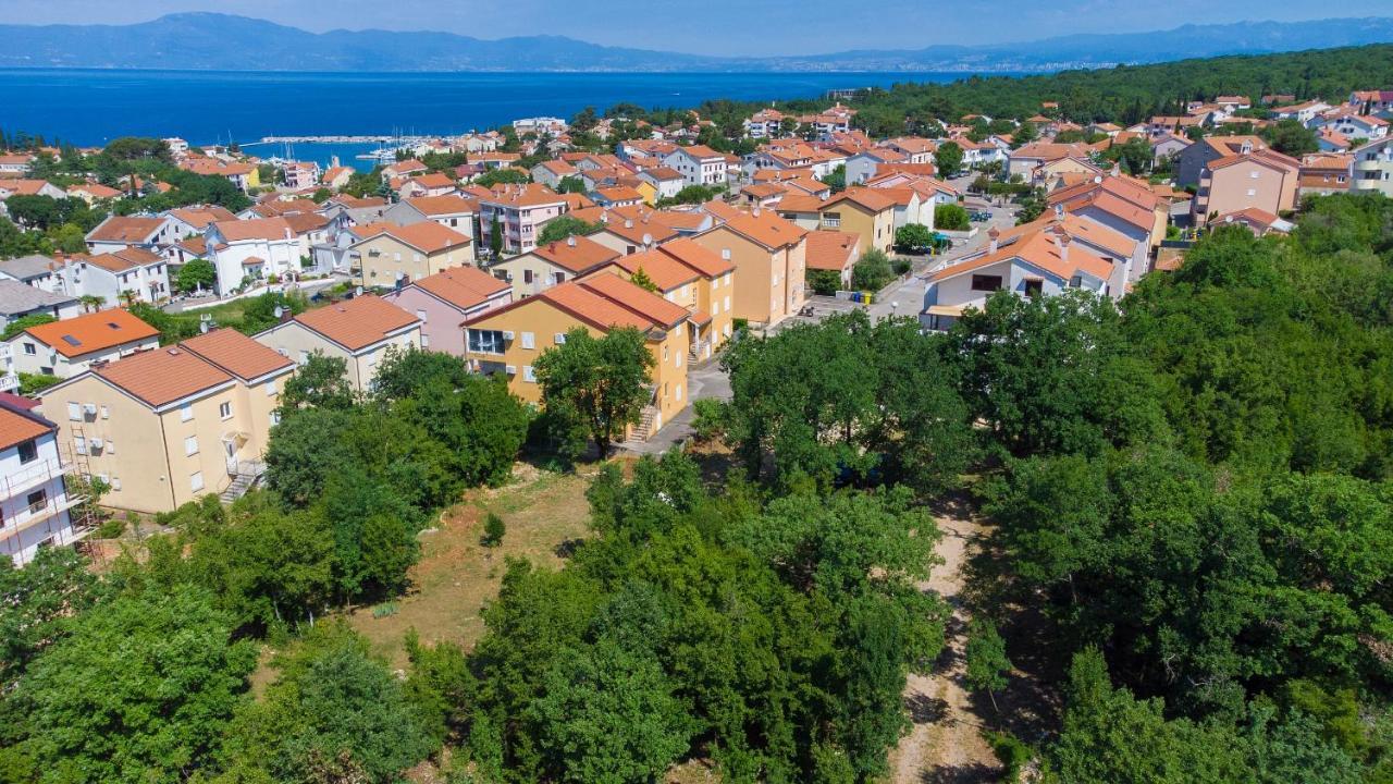 Apartman Mihael Малинска Экстерьер фото