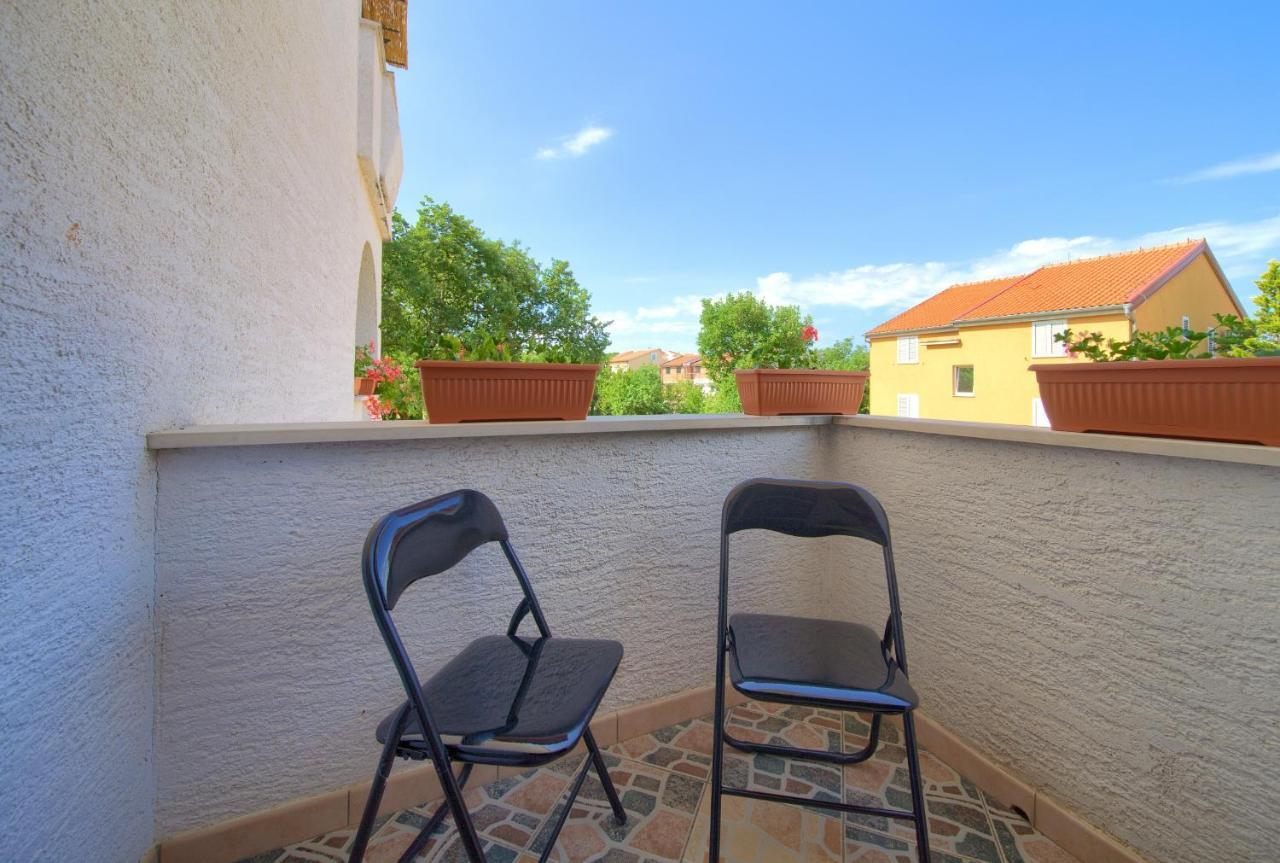 Apartman Mihael Малинска Экстерьер фото