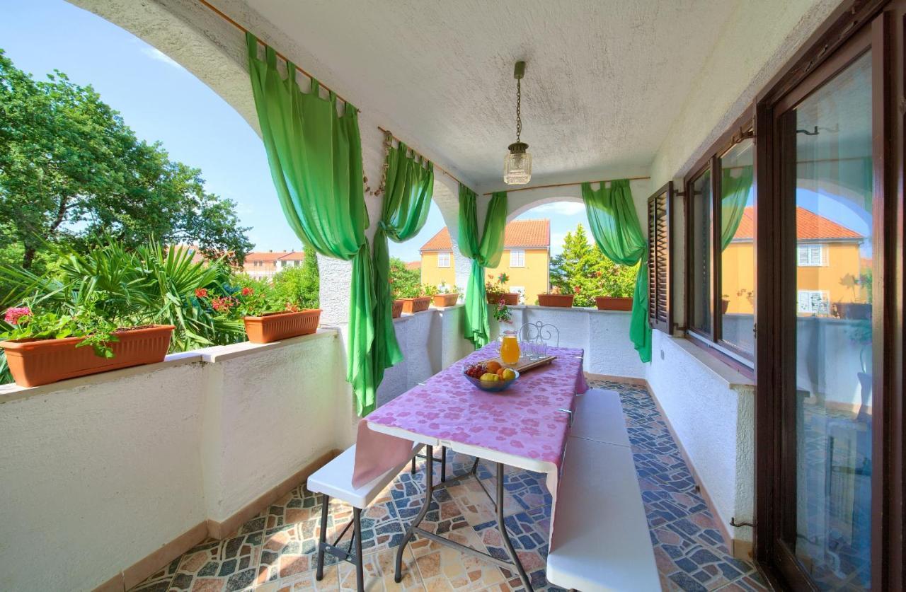 Apartman Mihael Малинска Экстерьер фото