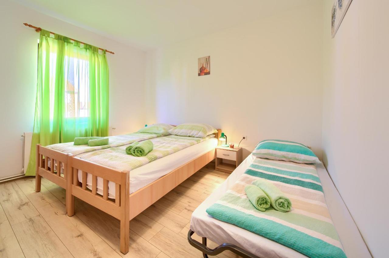 Apartman Mihael Малинска Экстерьер фото